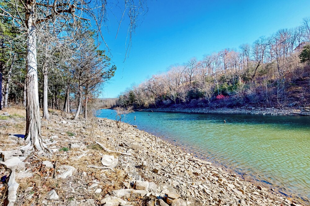 Relax at 'the Cove' Waterfront Getaway