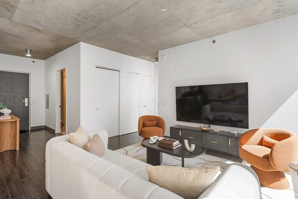 Group Home 3 Luxe Apts Spacious Central