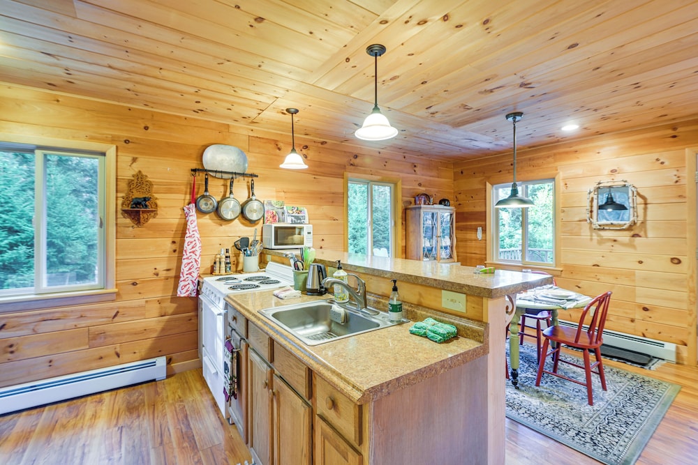 Cozy Acadia Area Cabin, Walk to Beach & Lighthouse view 5