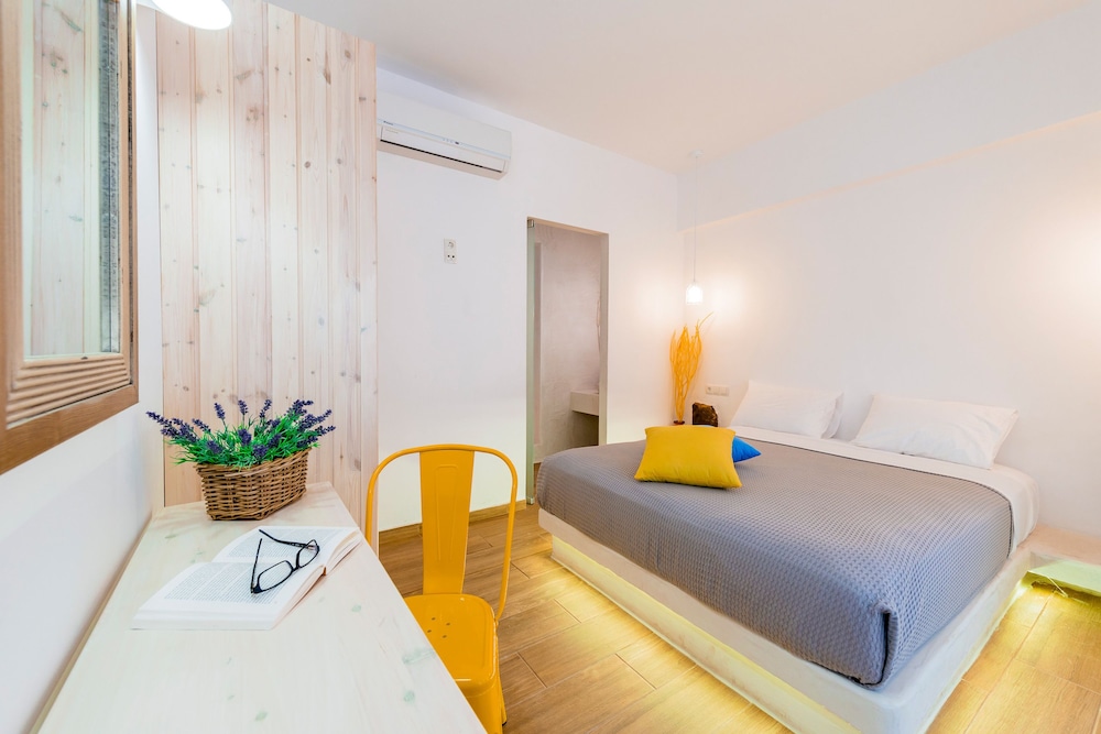 Kouros Home Hotel