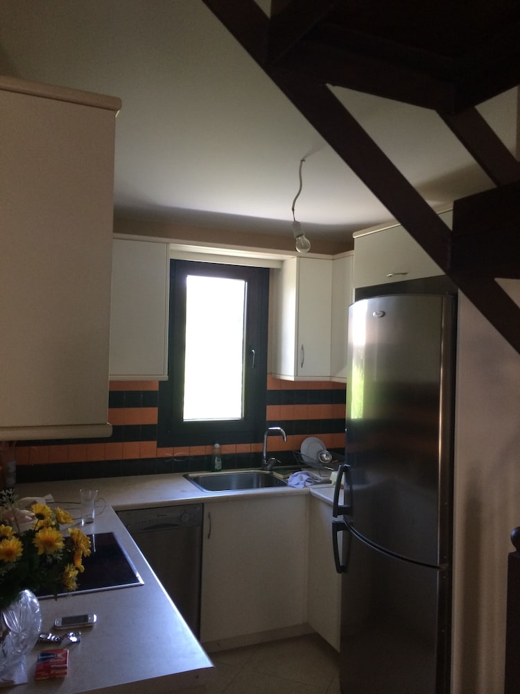 Charming 2-bed House in Kallithea view 3
