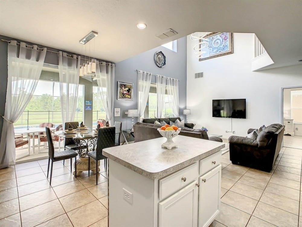 Elegant Emerald Island Getaway Pool, Spa & Games Close To Disney! 7 Bedroom Villa
