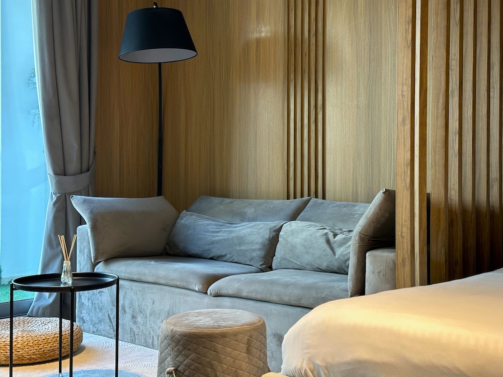 Ultra Luxury Flat Fully Upgrade &Balcony