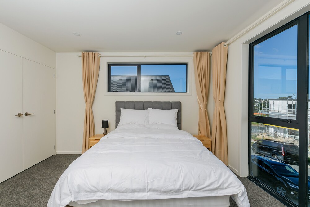Hero Holiday House L12