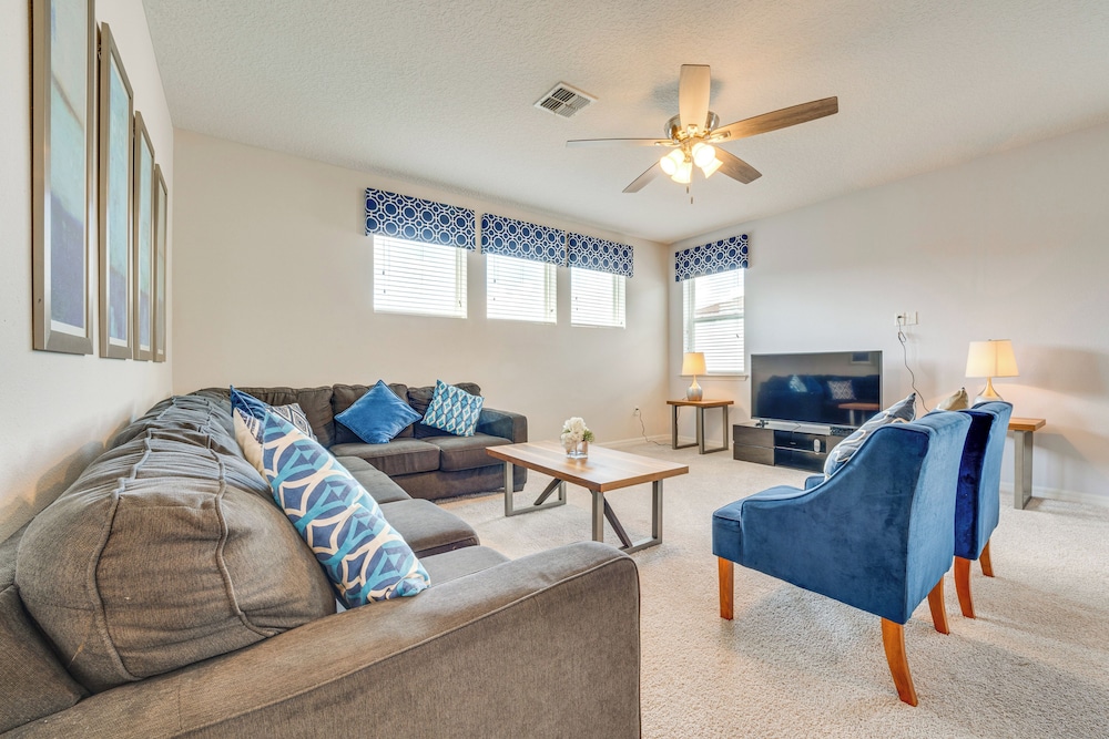 Home Near Theme Parks in Kissimmee: Family Perks!
