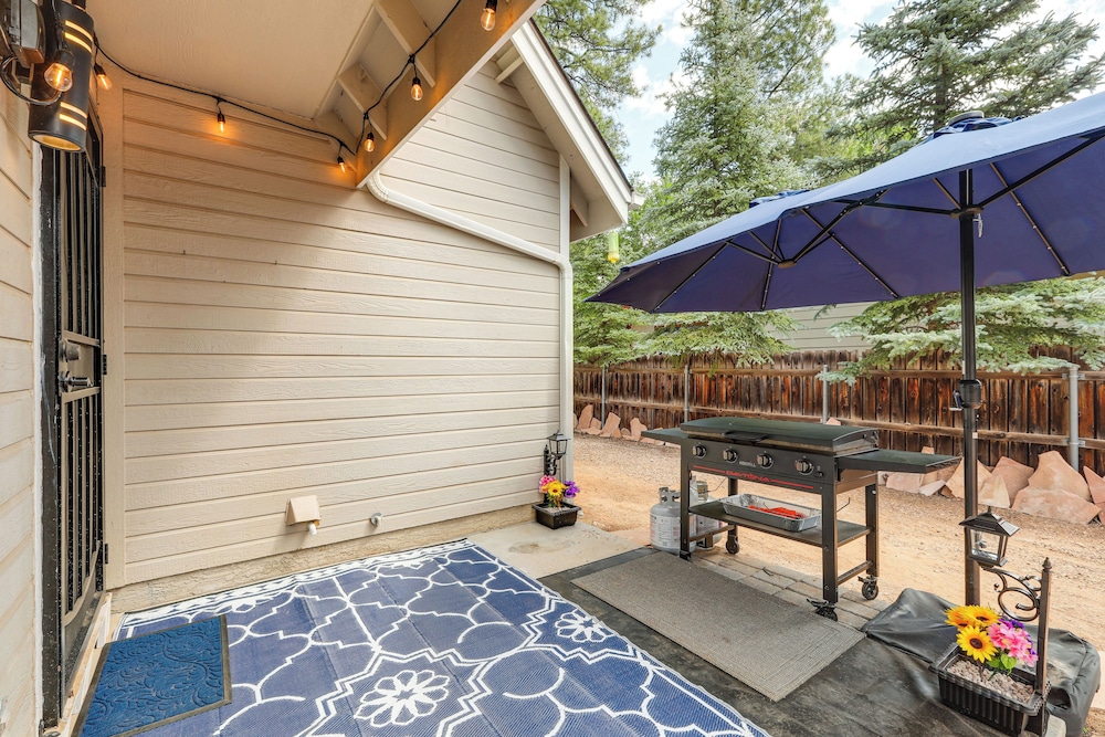 Half-mi to Trails: Pet-friendly Home in Flagstaff!