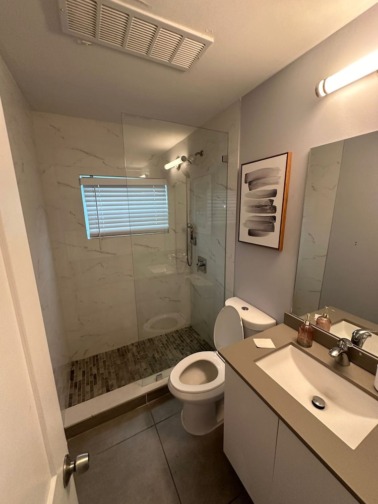 Relaxing 4BR 2BA Home With Wifi and Private Pool in Fabulous Fort Lauderdale
