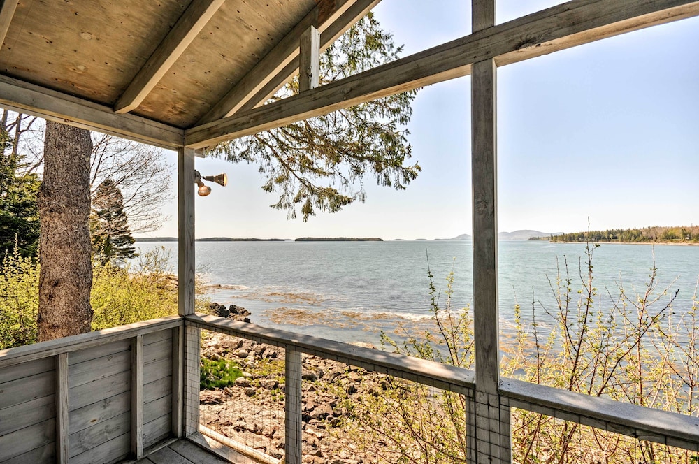 Bayfront Hancock Cottage w/ Beach Access & Views! view 4
