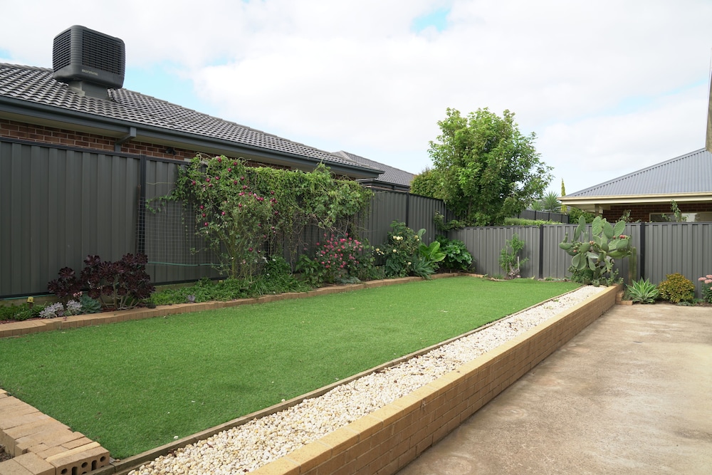 Stylish Luxe House at Point Cook