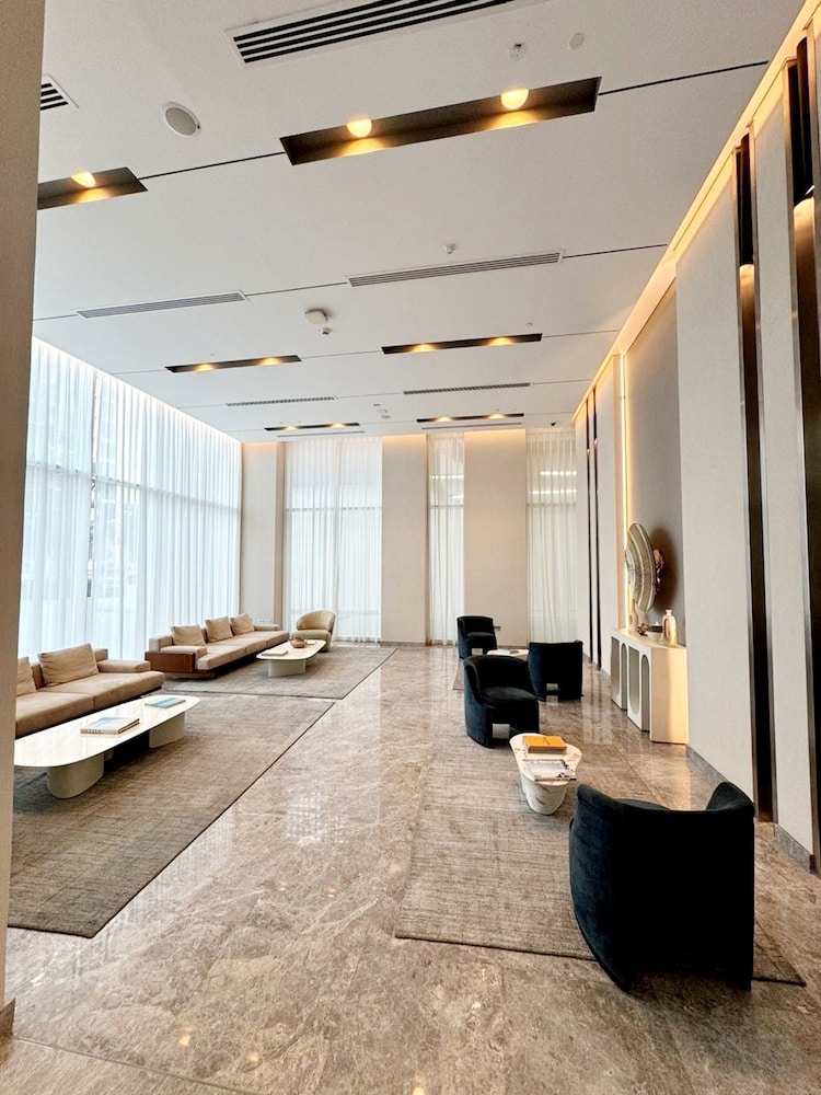 Luxury 2BR at Harbour Gate