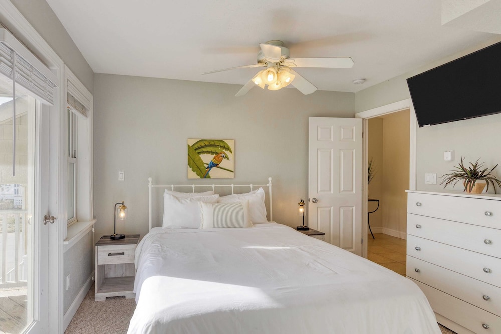 Sleeps 28 Beachfront w/ Pool, Hot Tub, Game Room Atlantic Watch by Avantstay