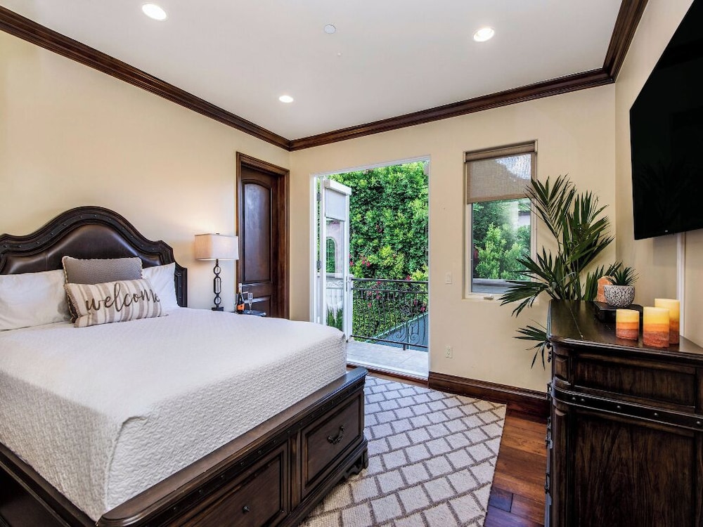 Robmar Mansion - Beverly Hills Mediterranean Estate With Pool & Sport Court