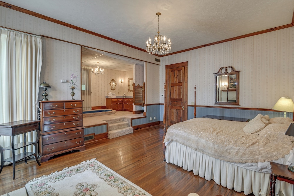 Walk to Lawrenceburg Square: Home for Large Groups