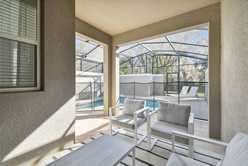 Storey Lake - Private Pool- King Bed - 4BD/3BA