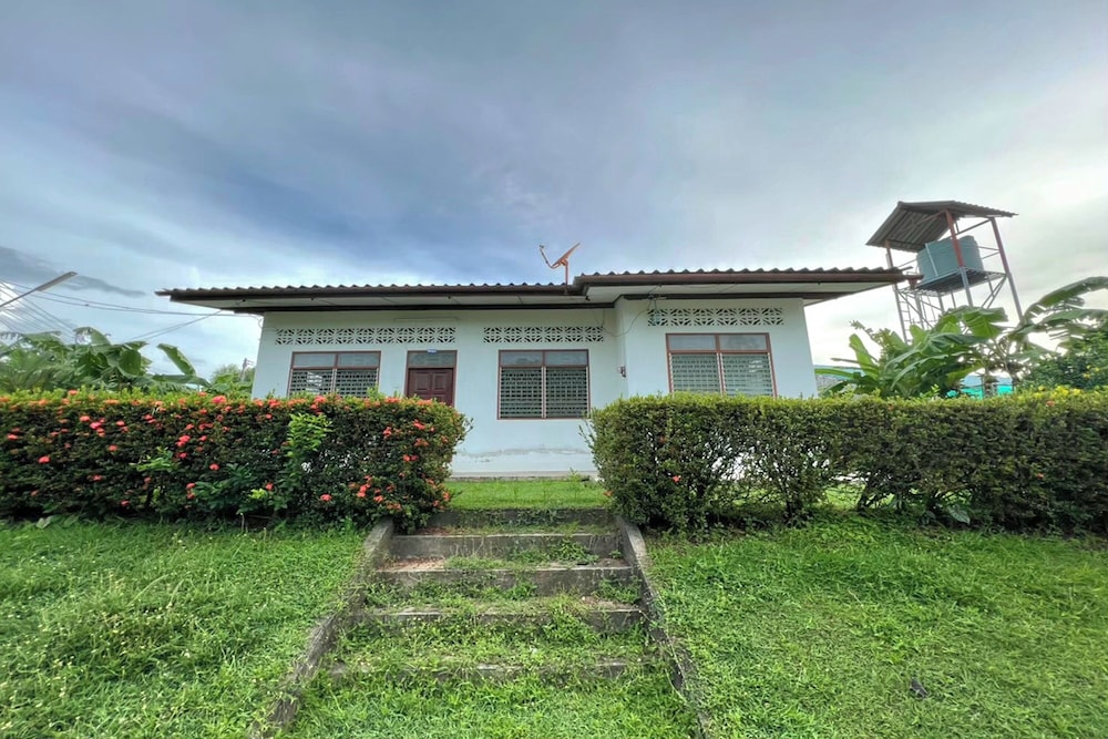 Baan Bonsuan Hill Guesthouse