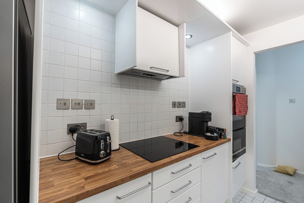 Duplex 2BR 2BA Flat Near Gloucester Rd Station