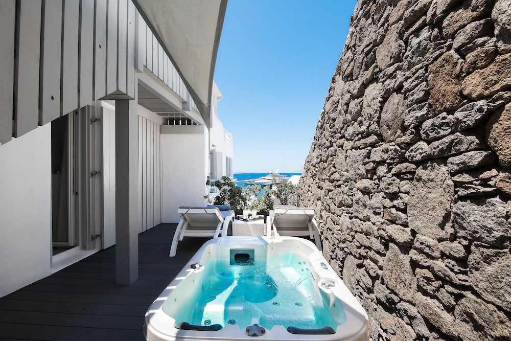 Riva Suites - Adults Only