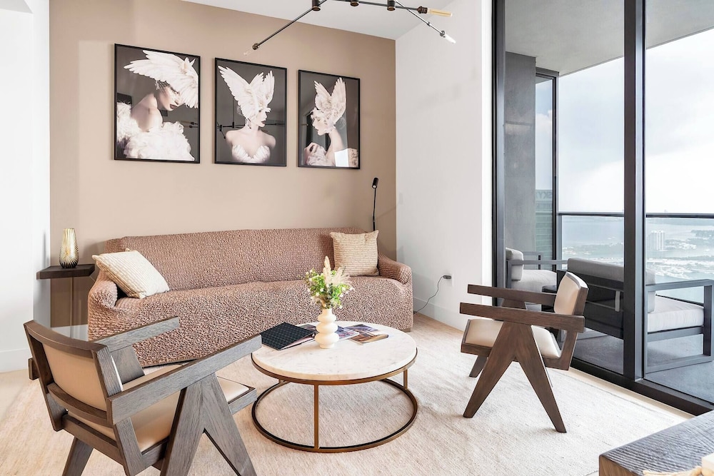 3BR Penthouse Direct, Stunning Water Views