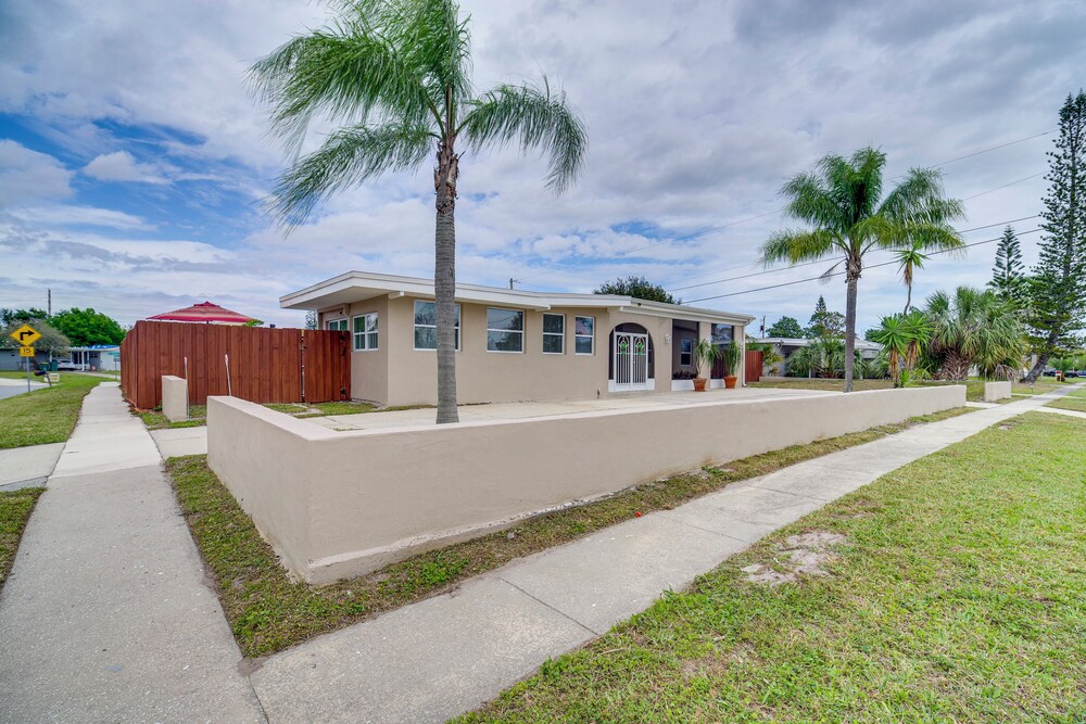 5 Mi to Beaches: Melbourne Duplex w/ Pool!