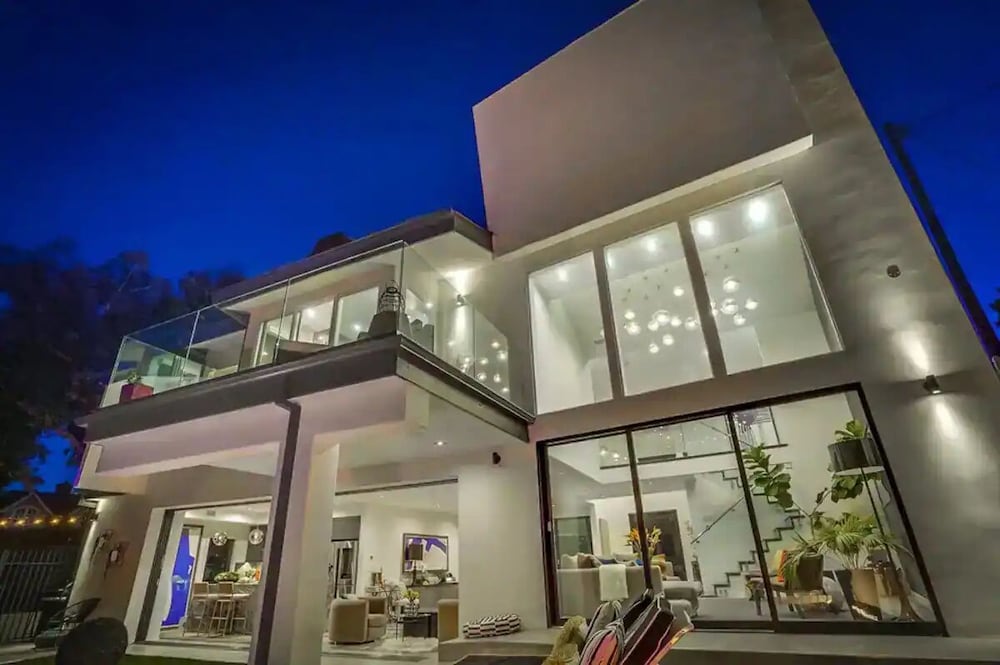 Troy Dr - Sleek & Modern Hollywood Hills Home With Stunning Views