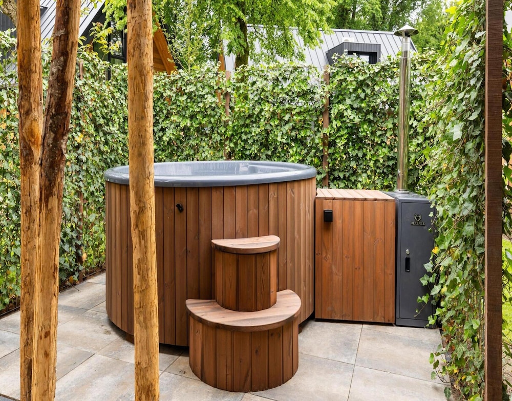 Forest Villa With Hot Tub & Sauna 8 Persons