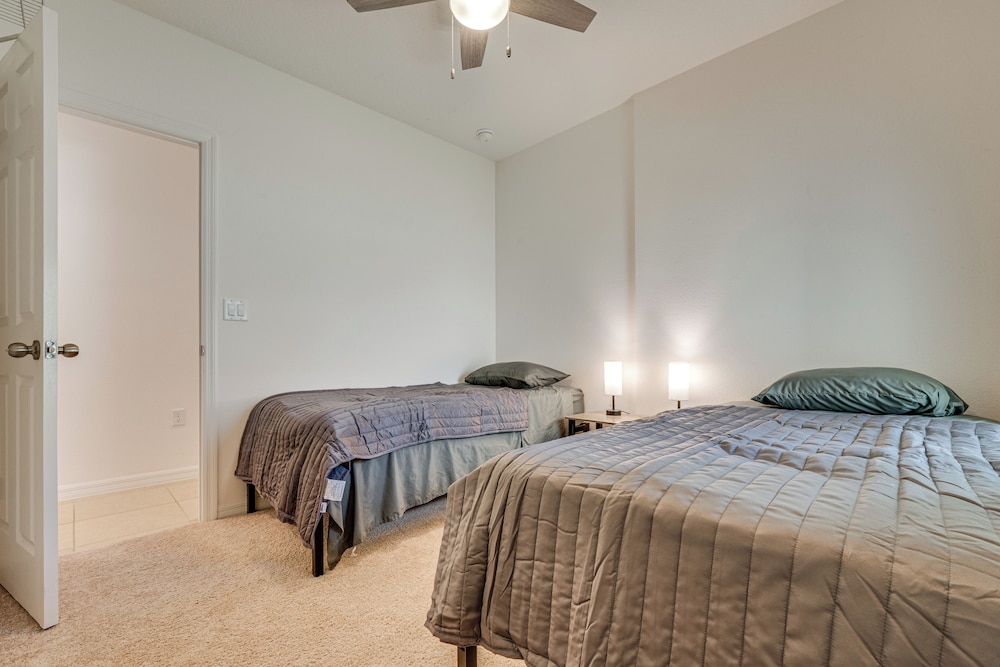 Easy Disney Day Trips: Family Home w/ Pool Access