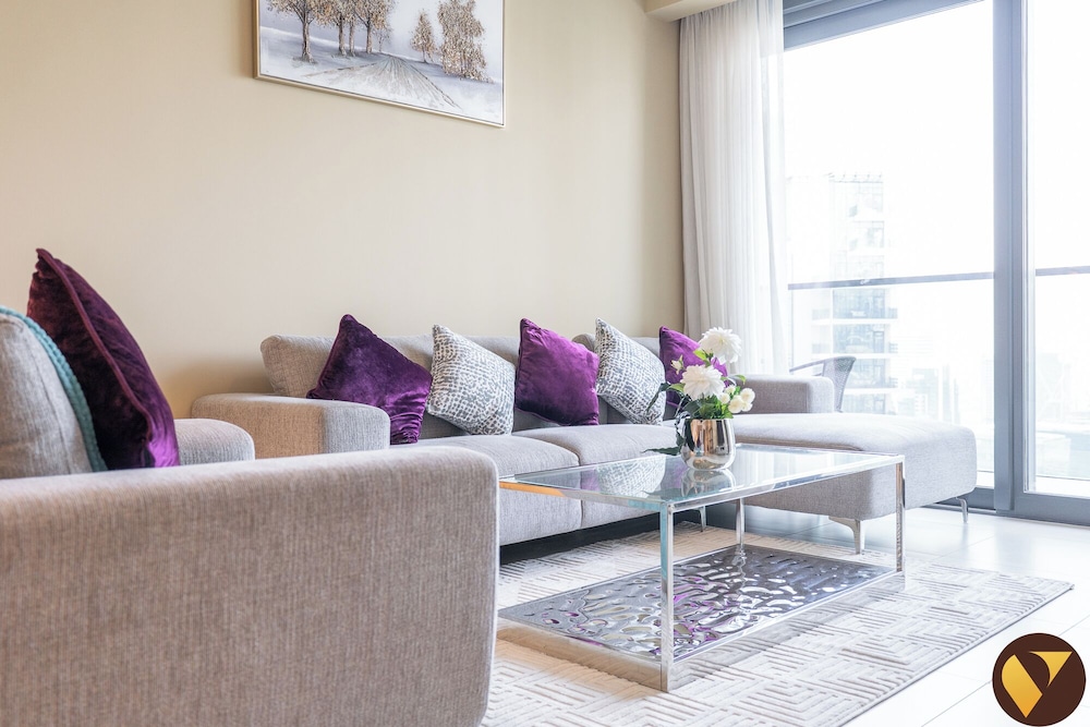 Luxury 2BR in ACT 1 Near Dubai Mall