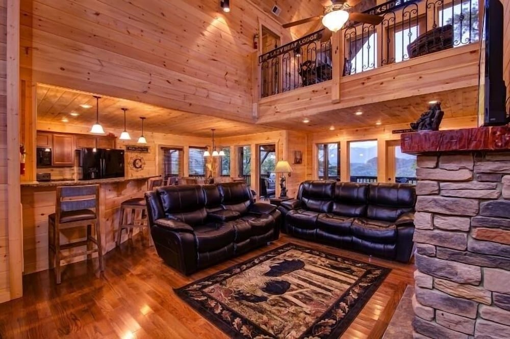 Lazy Bear Lodge - 4 Bedrooms, 4 Baths, Sleeps 14 Home by RedAwning
