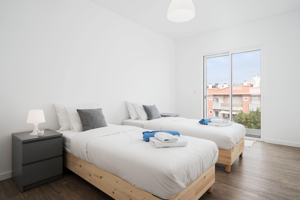 The Elegant Lagos Holiday Apartment by Ideal Homes view 4