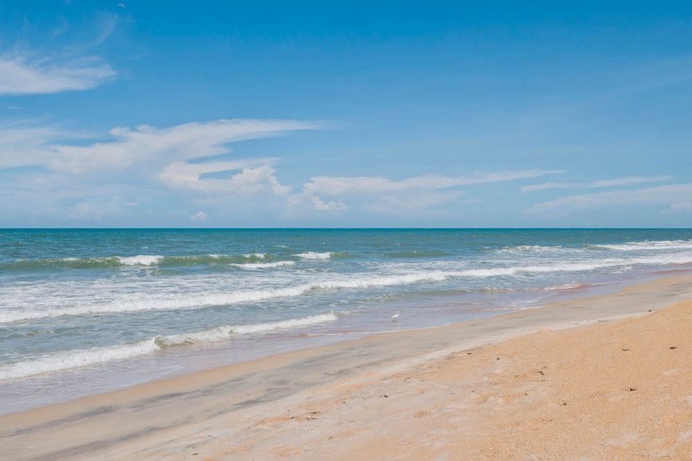 Beach House Mansion- Private Beach Walk Over