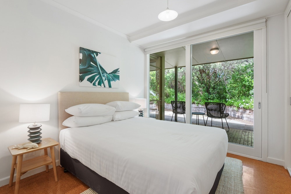 Spacious Coastal 4-bed Steps From the Sand