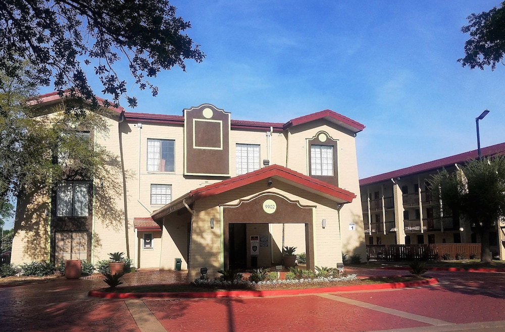 Red Roof Inn & Suites Houston - Hobby Airport-0