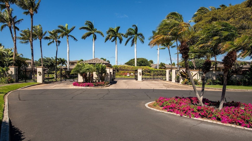 Close to Beaches & Restaurants - Spacious Townhome - Concierge Incl- Vrkcv
