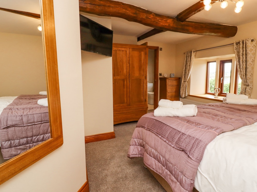 Orcaber Farmhouse