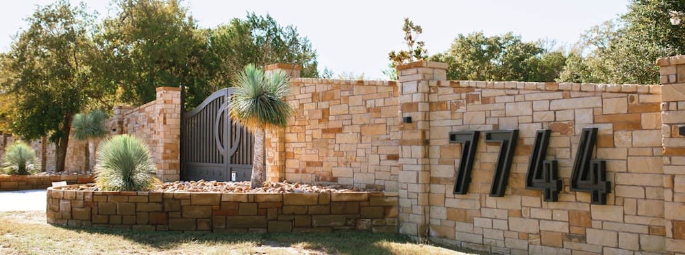 Lux Lounge 7744 Ranch Resort Austin - Cota