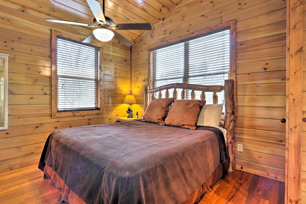 Rustic Pigeon Forge Cabin w/ Hot Tub: Near Town! view 5