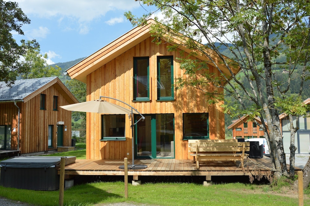 Lush Chalet With hot tub