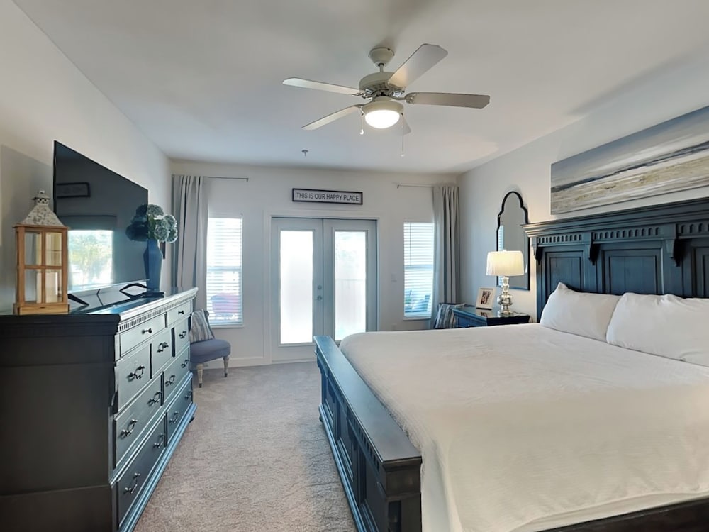 Pavilion Palms #103b
