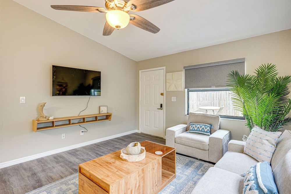 Dtwn Palm Harbor Condo: Walk to Water!