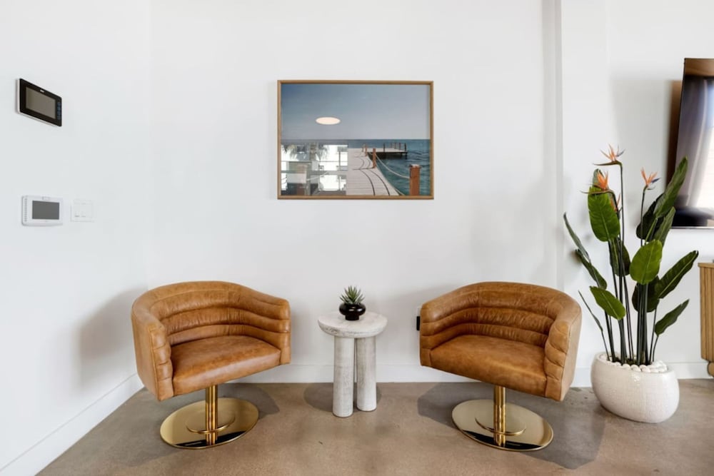 The Santa Monica Sunset - Beachfront Luxury