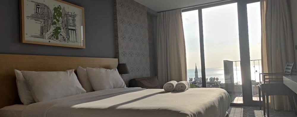 Four-G Hotel - Image 42