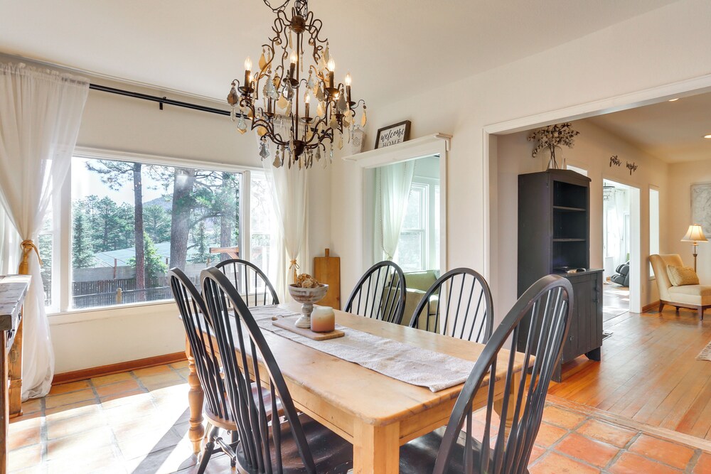 Vintage Farmhouse w/ Hot Tub in Larkspur