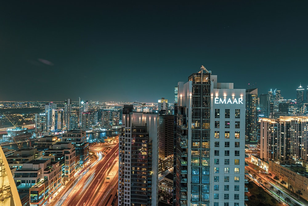 DAMAC Suites by Hostiva – Burj & Fountain