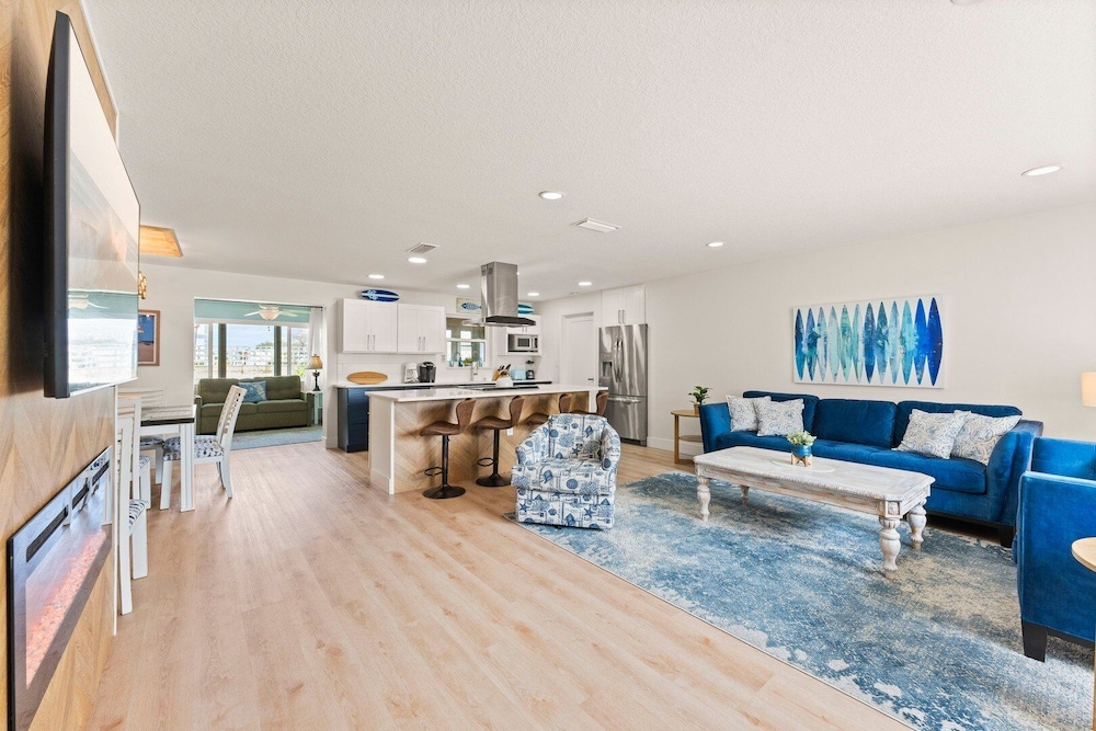 384 Harbor Drive
