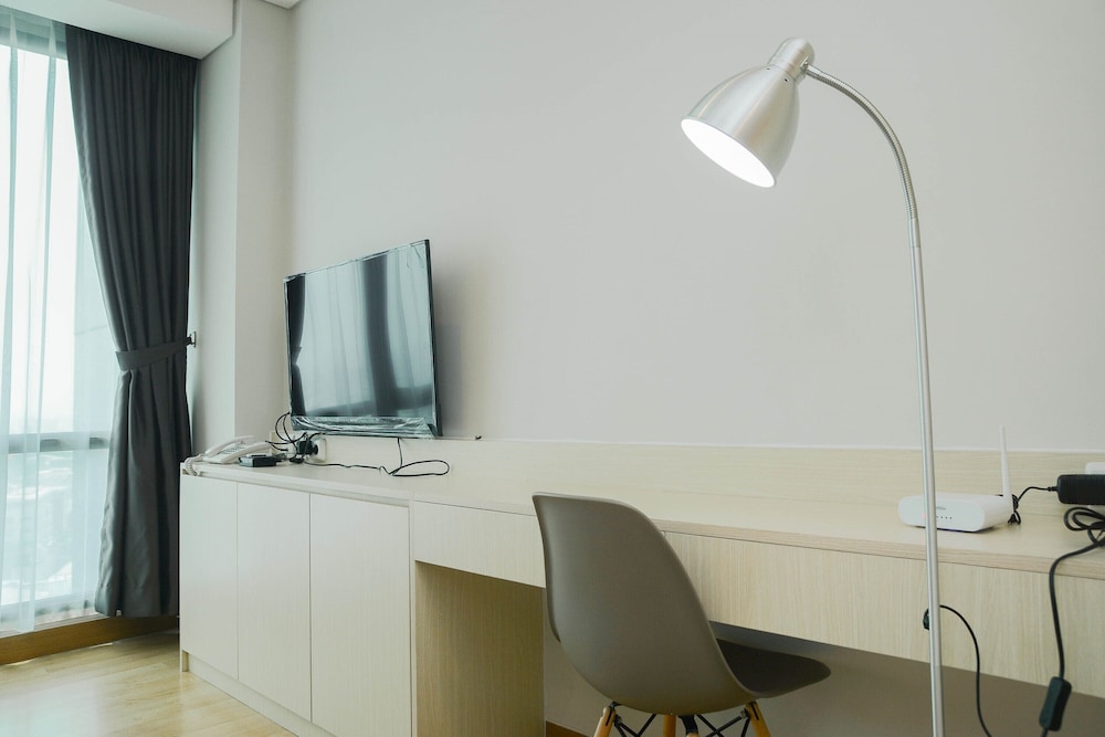 Comfortable Studio Room at Capitol Suites Apartment view 3