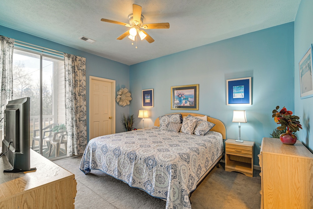 4 Mi to Ocean: Myrtle Beach Condo w/ Resort Perks