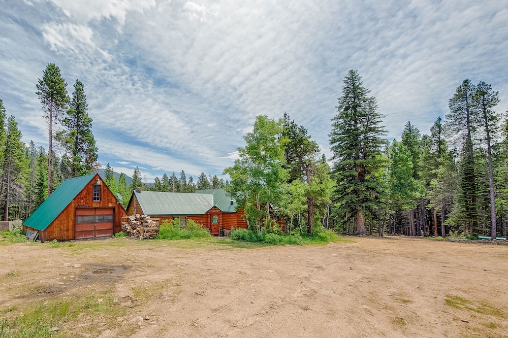 Longs Peak Cabin - Monthly Long-term Vacation Rental 30 Days -- Estes Park 3 Bedroom Cabin by RedAwning - Property Image 25