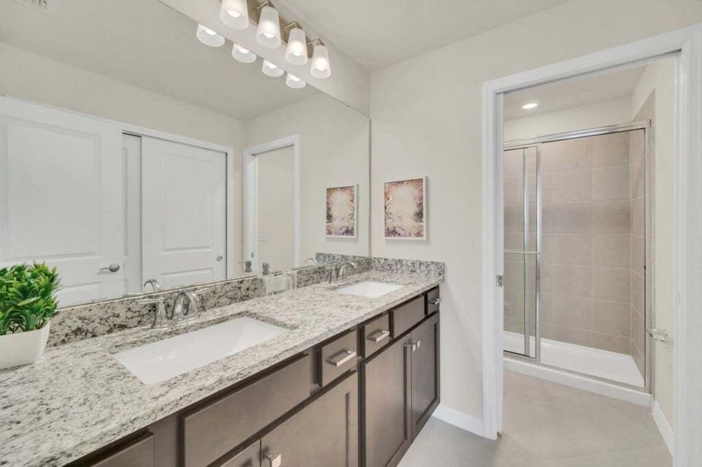 5 Bedroom Townhome With Private Splash Pool! 5 Townhouse