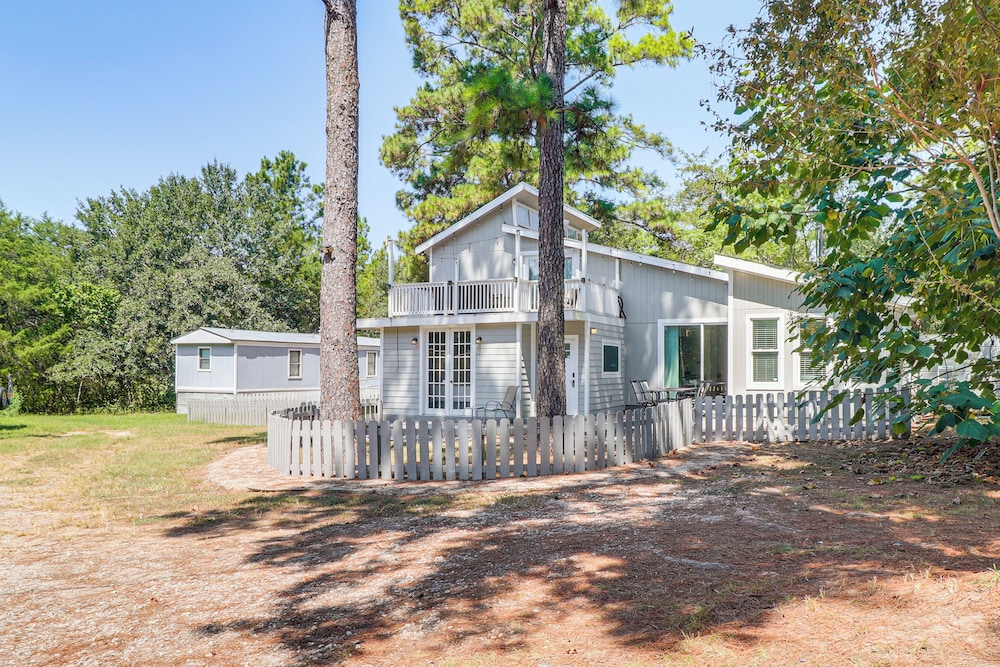 2 Mi to Lake Bastrop! Modern Lost Pines Retreat