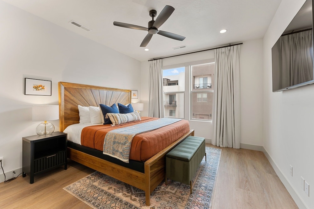 Adventure Central At Desert Color 6 Bedroom Townhouse